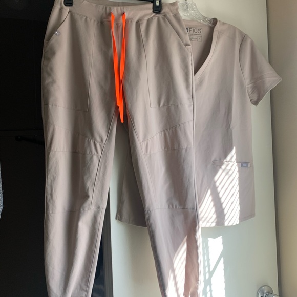 FIGS Boulder scrub set - Picture 1 of 8